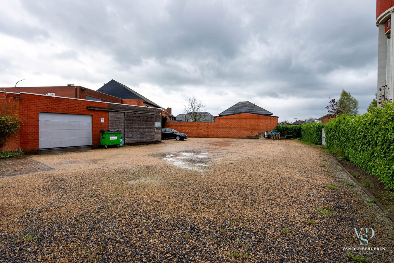 Handelspand mét woongelegenheid op commerciële locatie 