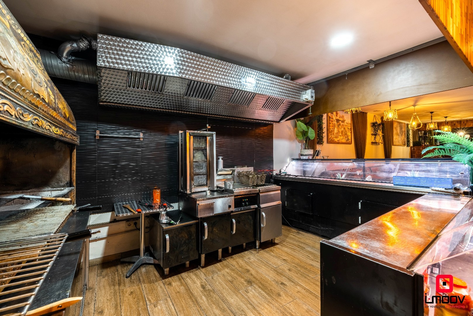 Uniek gemengd pand met commerciële invulling én ruime privéwoning in opkomende buurt van Gent 