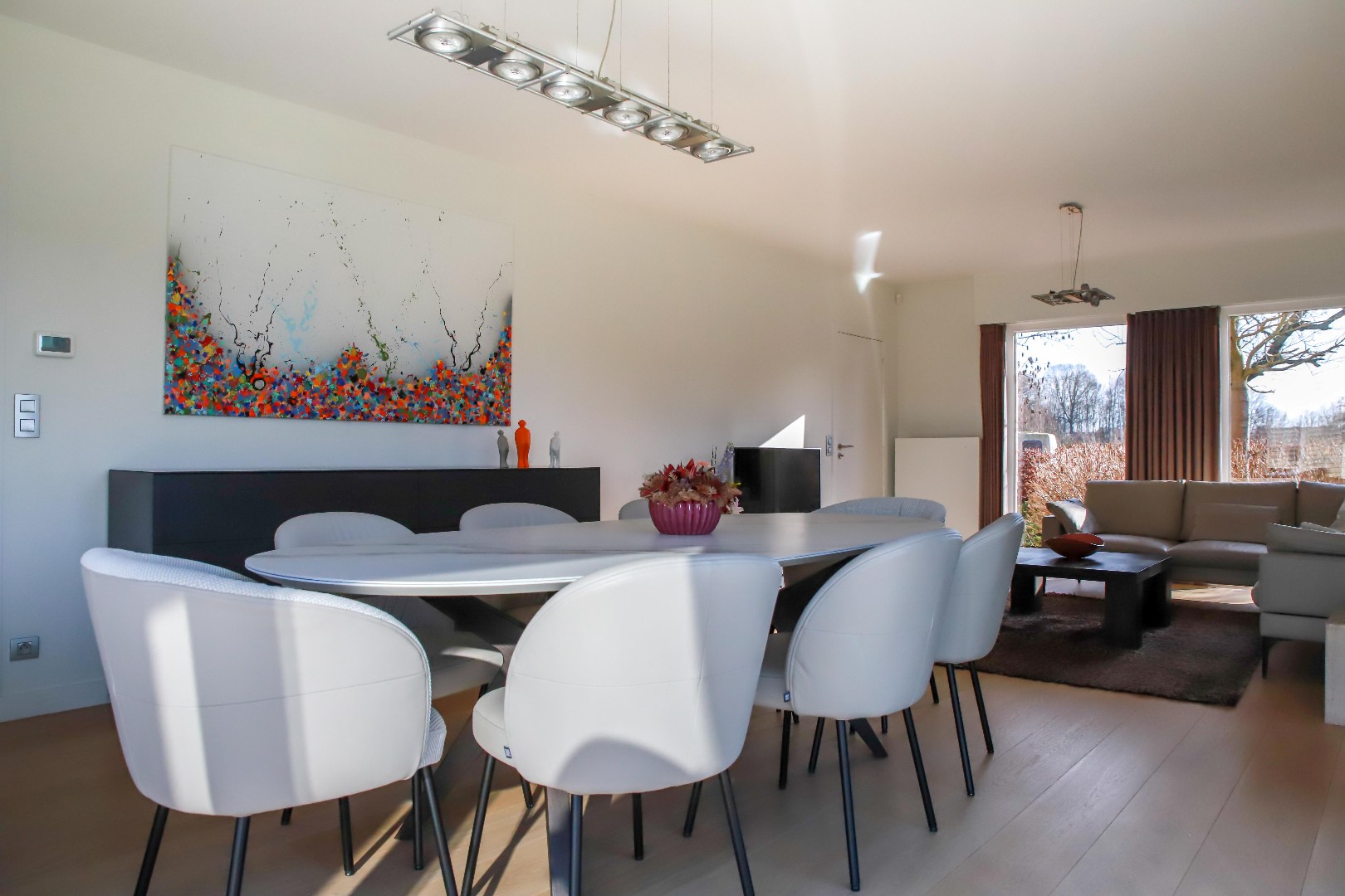 Prachtige alleenstaande woning met garage, carport en tuin op 648m² 