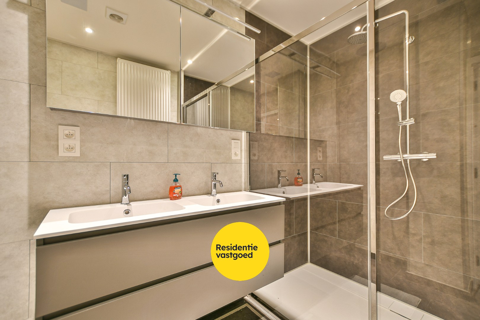 Gerenoveerd appartement met 2 slaapkamers te koop op toplocatie te Blankenberge! 