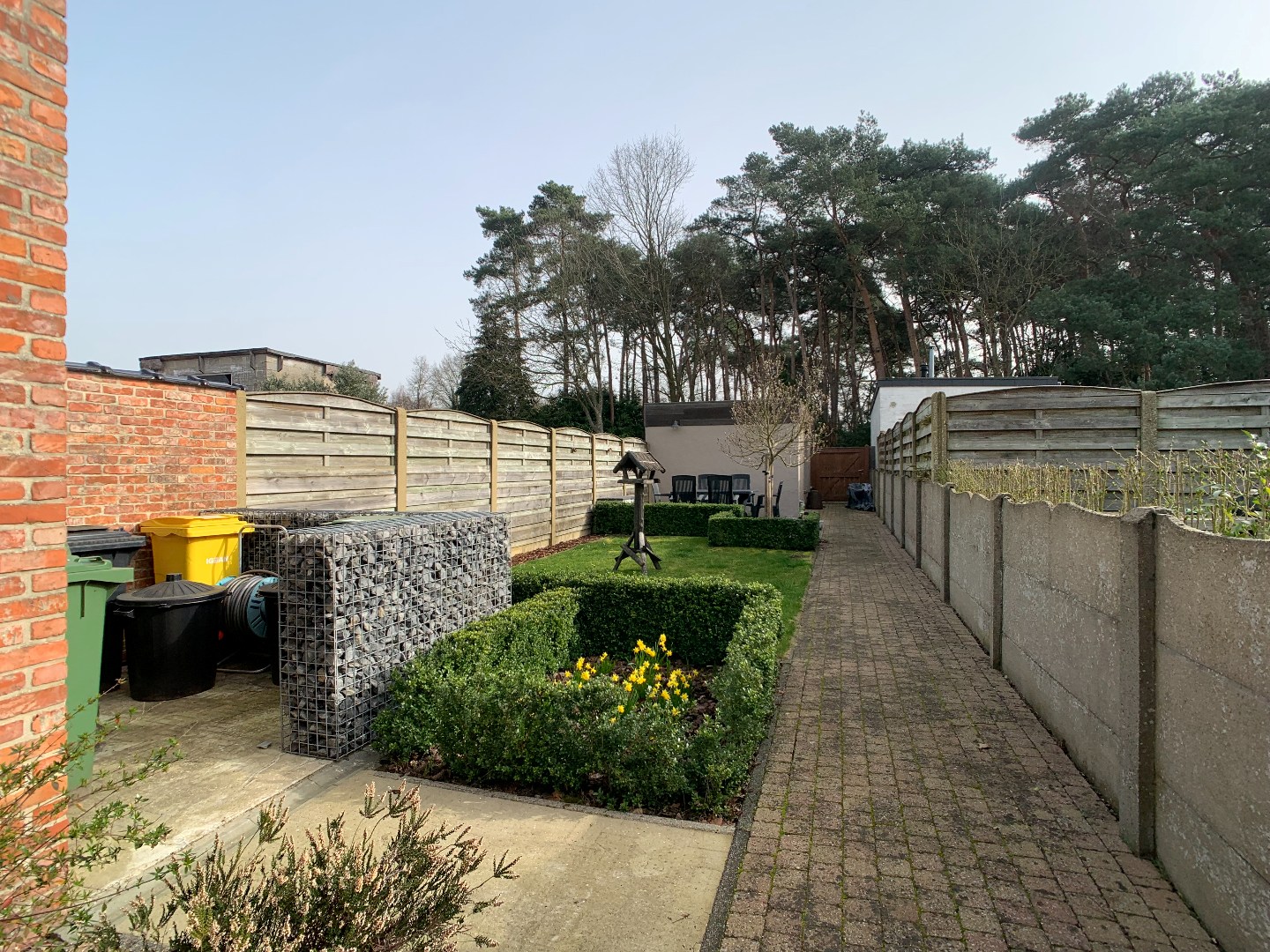 Instapklare rijwoning met tuin en garage nabij Park Vrieselhof – rustige ligging in Oelegem 