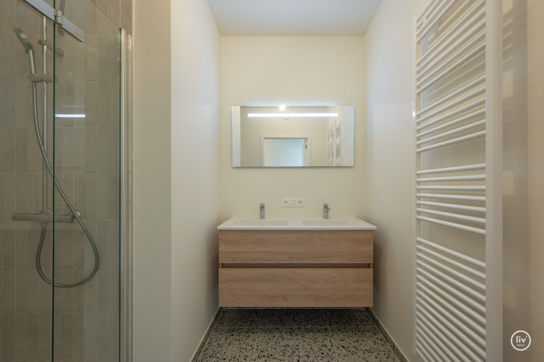 Portes ouvertes Dimanche 26/07 (09h à 16h): Appartement neuf entièrement prêt à emménager avec une largeur de façade de 10m. 