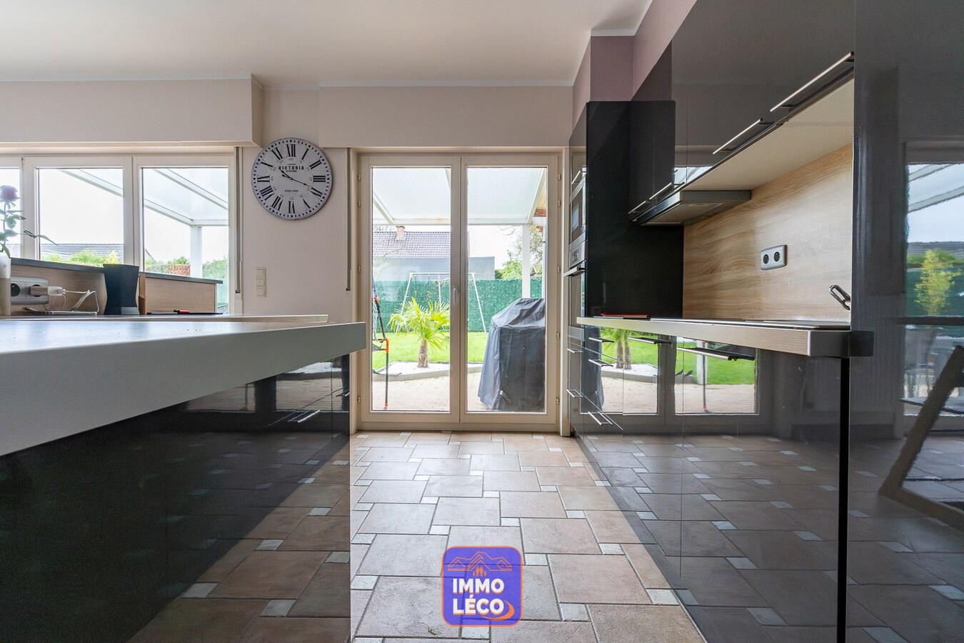 Villa "Semi Plain-Pied" avec jardin, 2 garages et parking privatif 