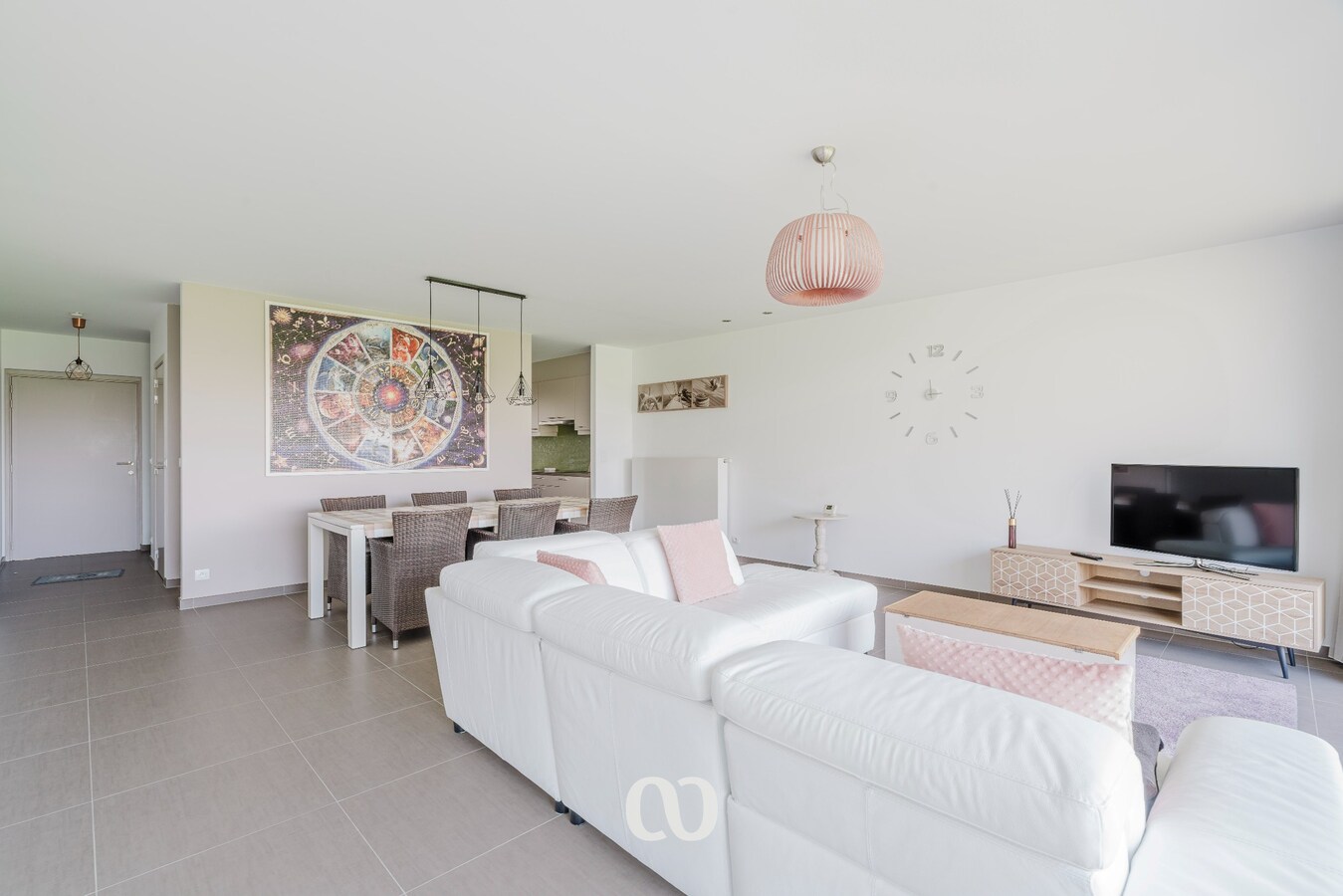 Instapklaar duplex-appartement met terras, zolder en prachtig uitzicht 