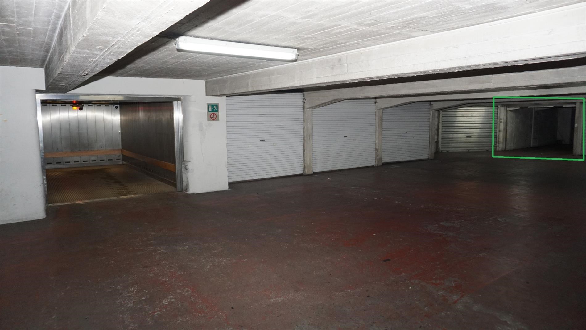 GARAGE BOX  OP TOPLIGGING - CENTRUM OOSTENDE ! 