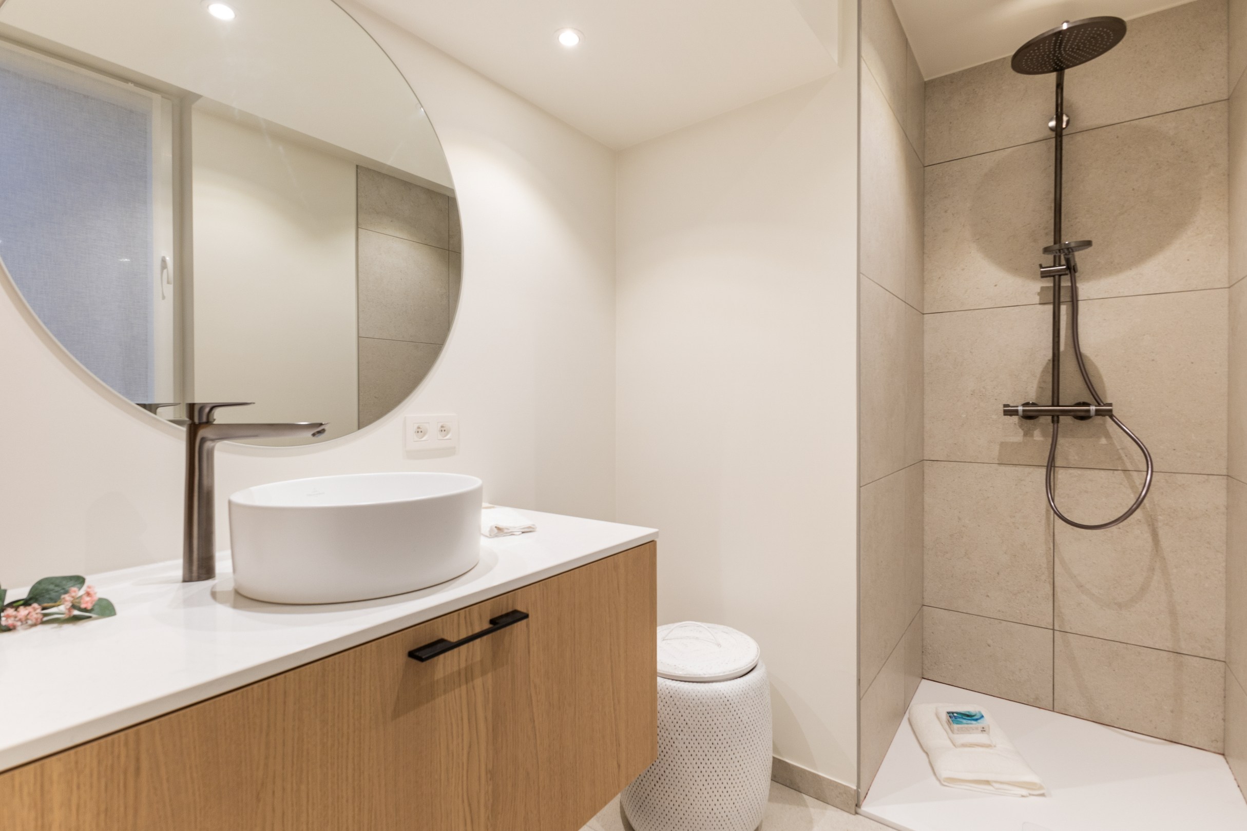 Appartement de 3 chambres à vendre à deux pas de la plage et de la place de la Tour de Lumière. 