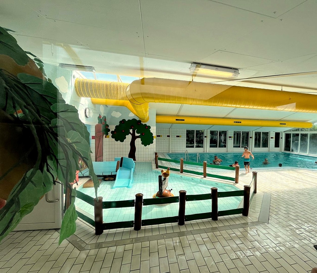 T.A. Makelaardij biedt aan: Goed onderhouden chalet (V47) op een rustige plek met veel privacy 