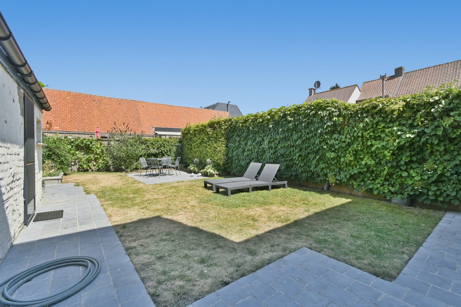 Gezellige stadswoning met 2 slaapkamers en 2 badkamers en tuin 