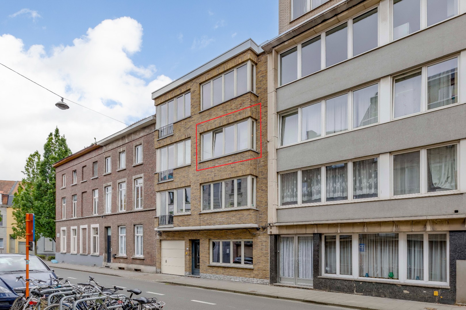 Zeer ruim 1-slaapkamer appartement met bureauruimte te  centrum Gent 