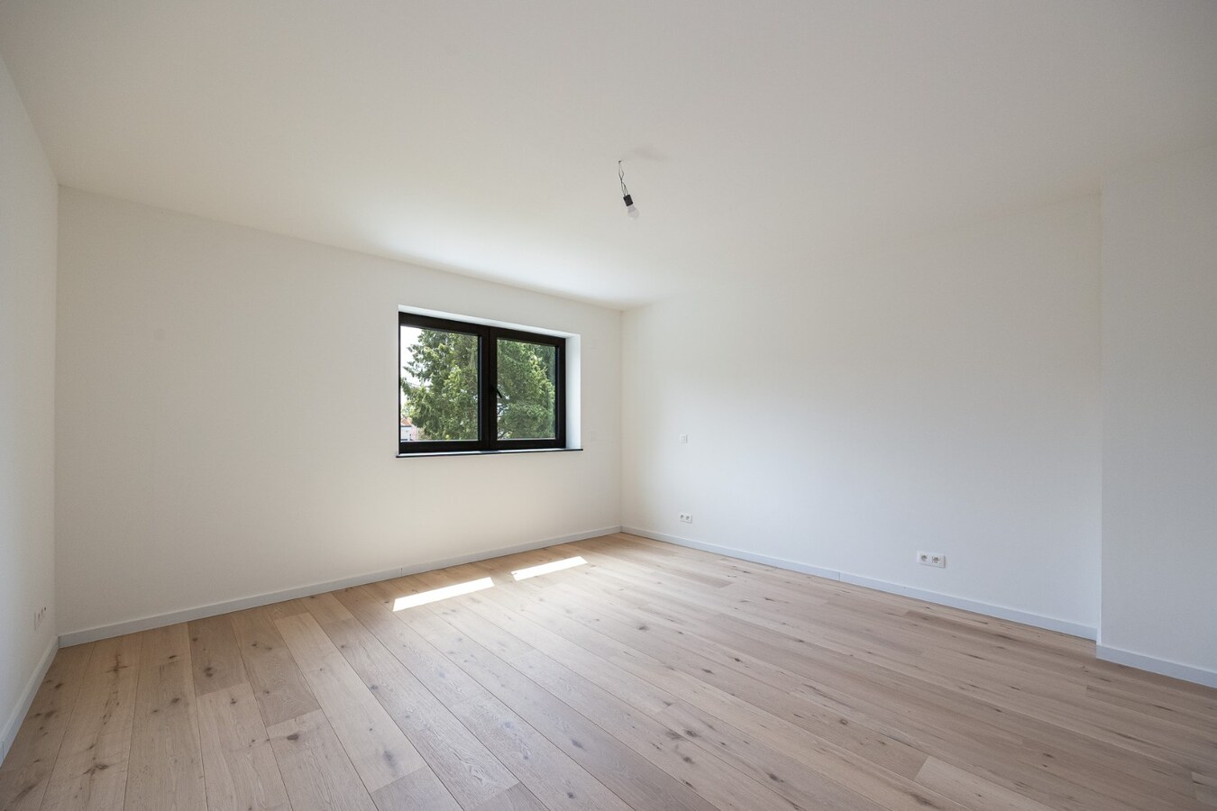 Energievriendelijke (A+) E-peil -5 nieuwbouwvilla in centrum Schilde met Zuid-tuin. 