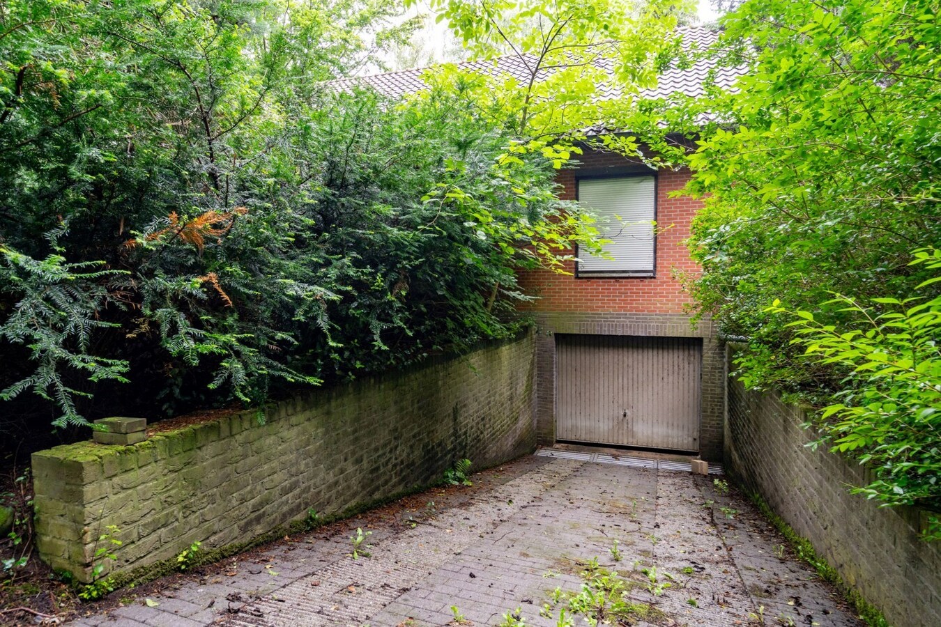 Woning op zeer rustig gelegen en ruim perceel. 