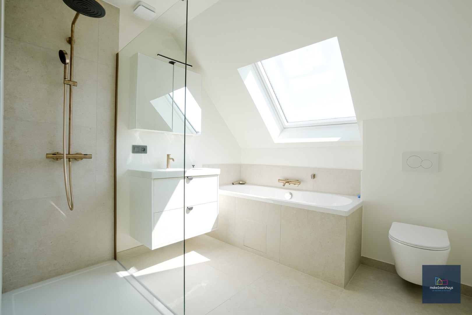 Stijlvol gerenoveerd duplex 3 slaapkamerappartement  met terras 
