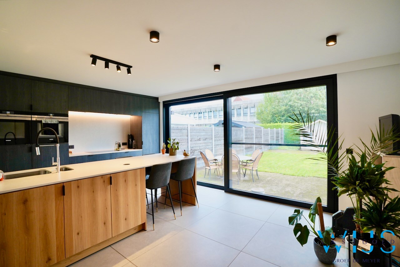 Gezellig instapklaar woonhuis in het hart van Eeklo 