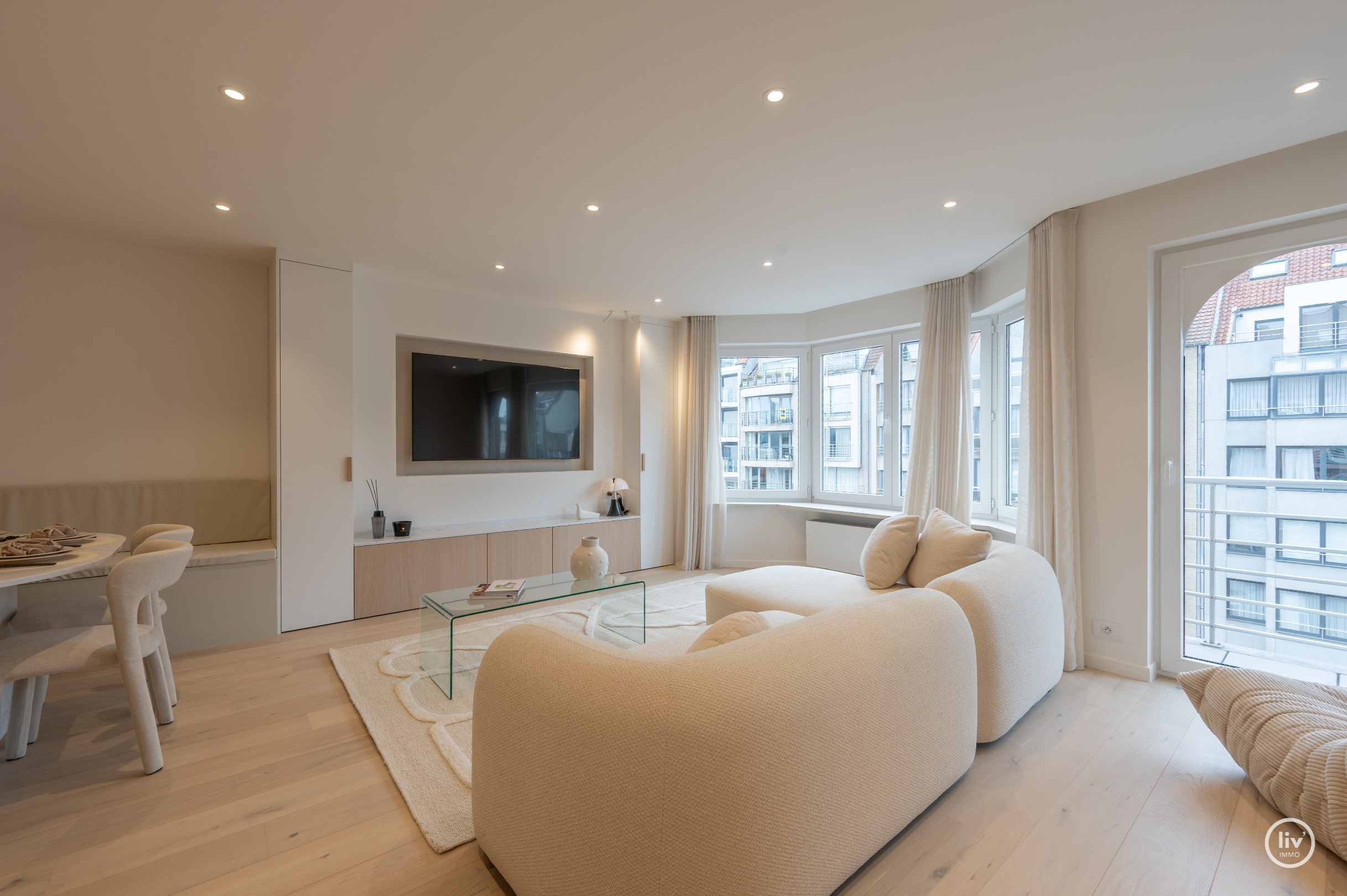 Volledig gerenoveerd en stijlvol appartement in het hart van Knokke in de  Lippenslaan. 