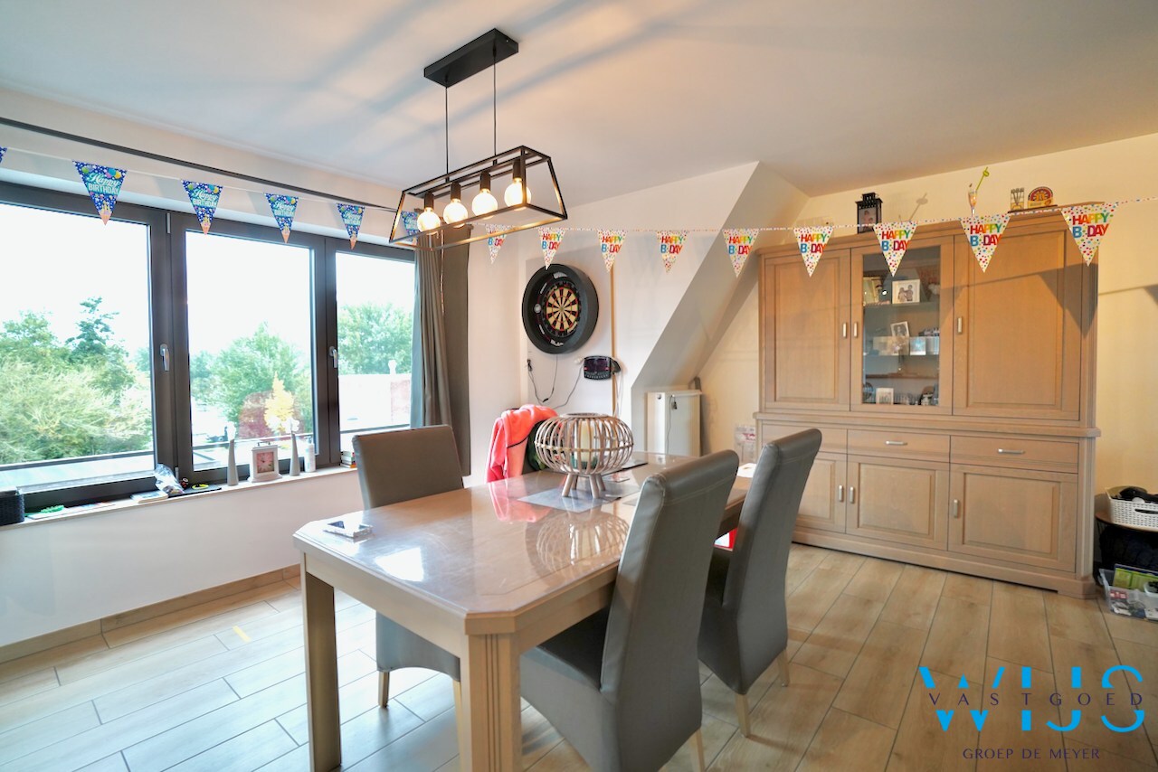 Prachtig appartement MET GARAGE in het rustige landelijke OOSTEEKLO ! 