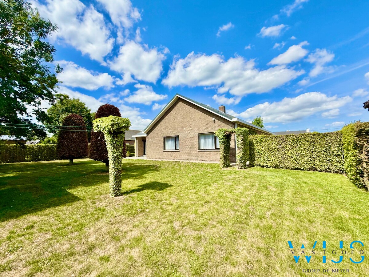 Ruime bungalow op 1000m² met prachtig uitzicht te Boekhoute ! 