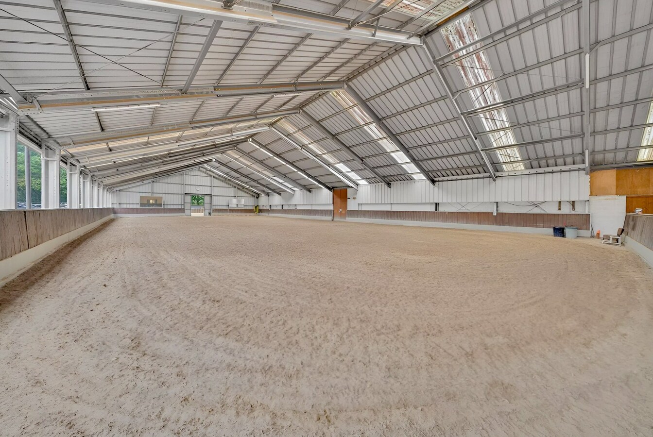 Prachtige paardenaccommodatie op ca. 3,2 ha te Wuustwezel 