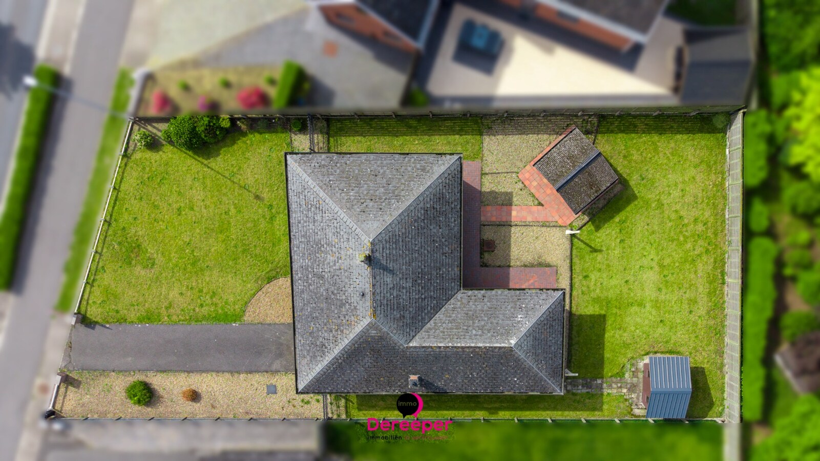 Te renoveren bungalow op ruim perceel van 678 m² 