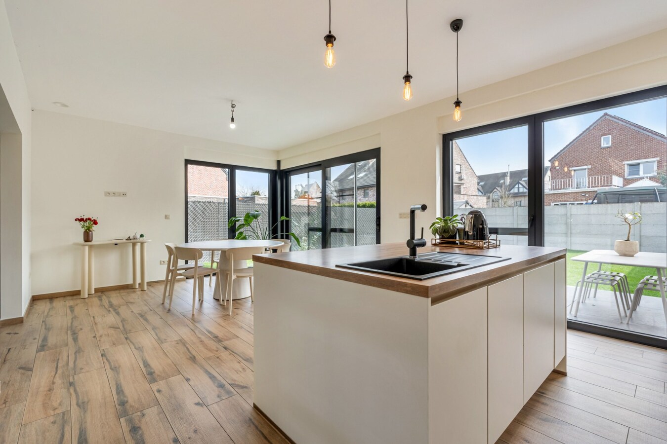 UNIEK VASTGOEDAANBOD! Kwaliteitsvolle pastorijwoning met duurzame technieken en uitzonderlijk wooncomfort 