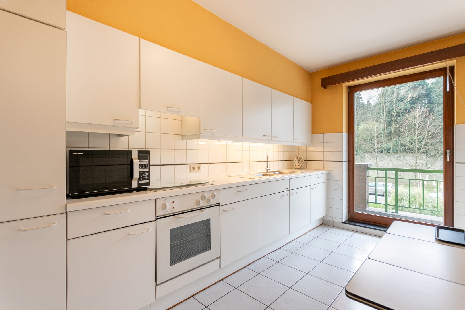 Instapklaar appartement met 2 slaapkamers, 2 balkons en autostaanplaats 