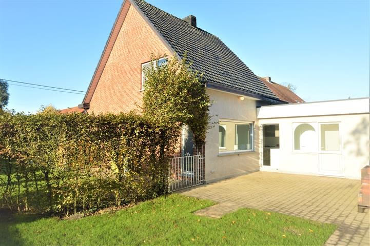 Prachtig gerenoveerde woning met een zeer ruime en zonnige tuin op top locatie in Mol 