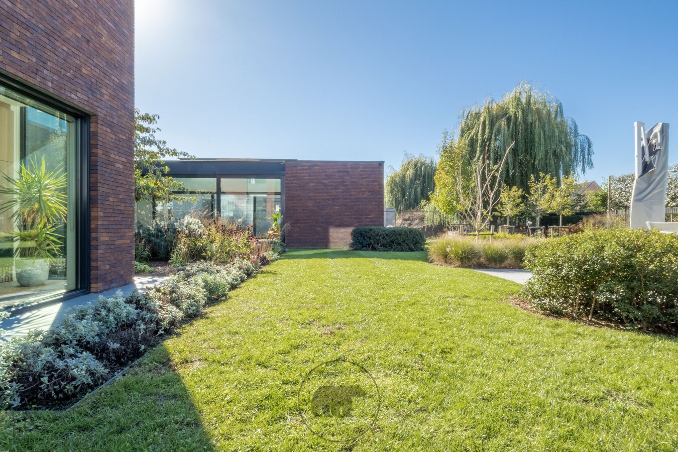 Buitengewone design villa op unieke ligging te Lochristi 