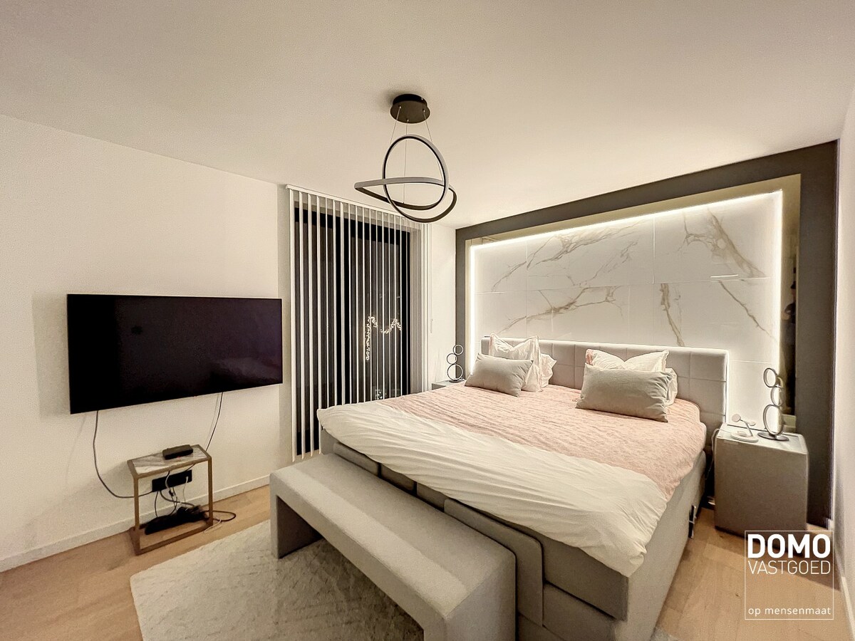 Luxe appartement met terras, ruime slaapkamer en bureau te Hasselt,  94m² bewoonbare oppervlakte 