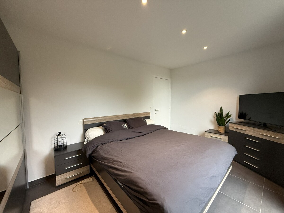 NIEUWE PRIJS! Appartement met 2 slaapkamers 