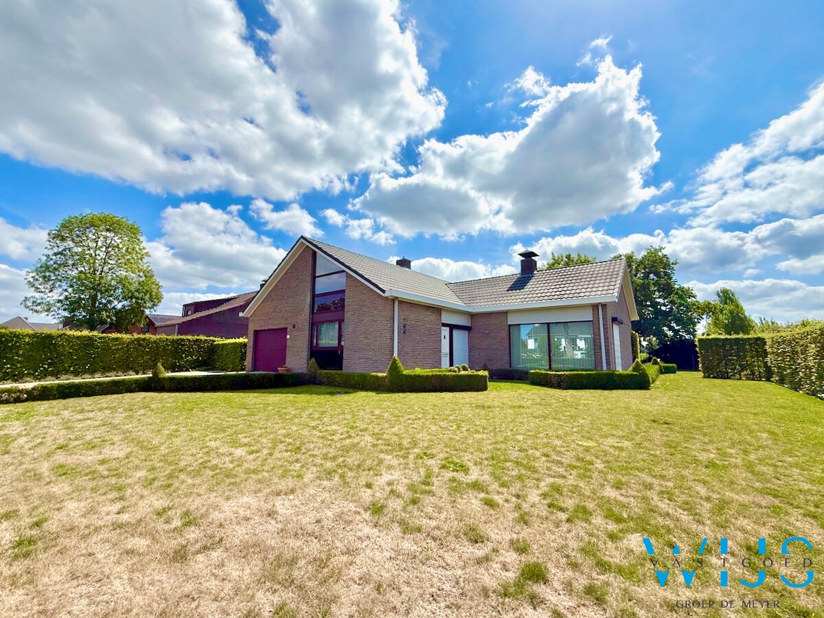 Ruime bungalow op 1000m² met prachtig uitzicht te Boekhoute ! 