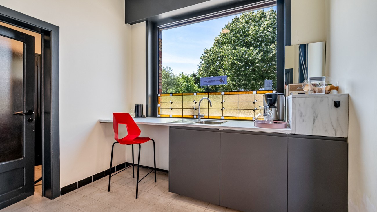 Volledig gerenoveerde kantoren in kleinschalig business center in Gent