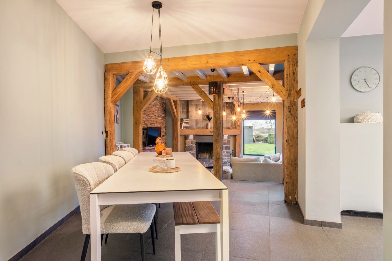 Uniek &amp; Instapklaar handelspand met woonst in Heule te koop ! 