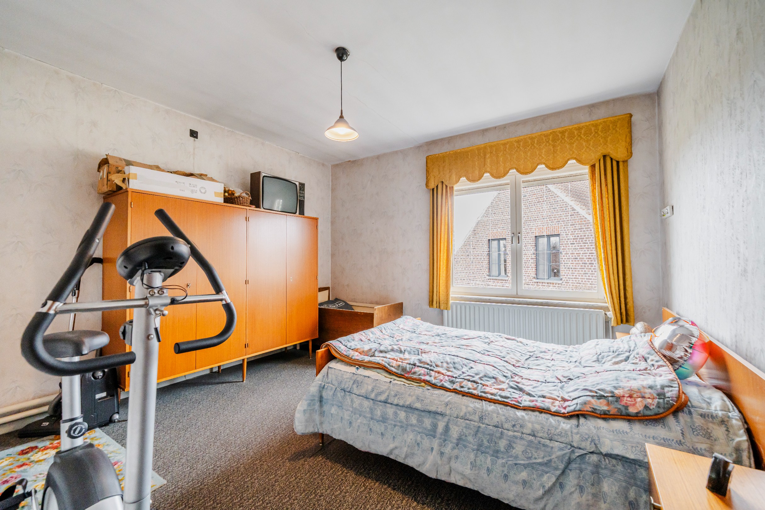 Halfopen bebouwing met 3 slaapkamers, tuin en garage. 