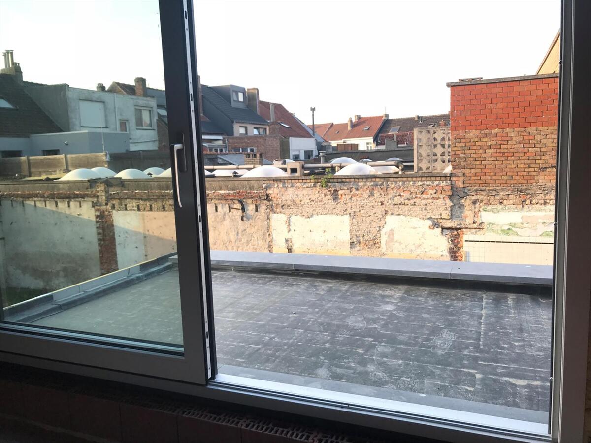 CASCO BEL-ETAGE WONING OP CENTRALE LIGGING 