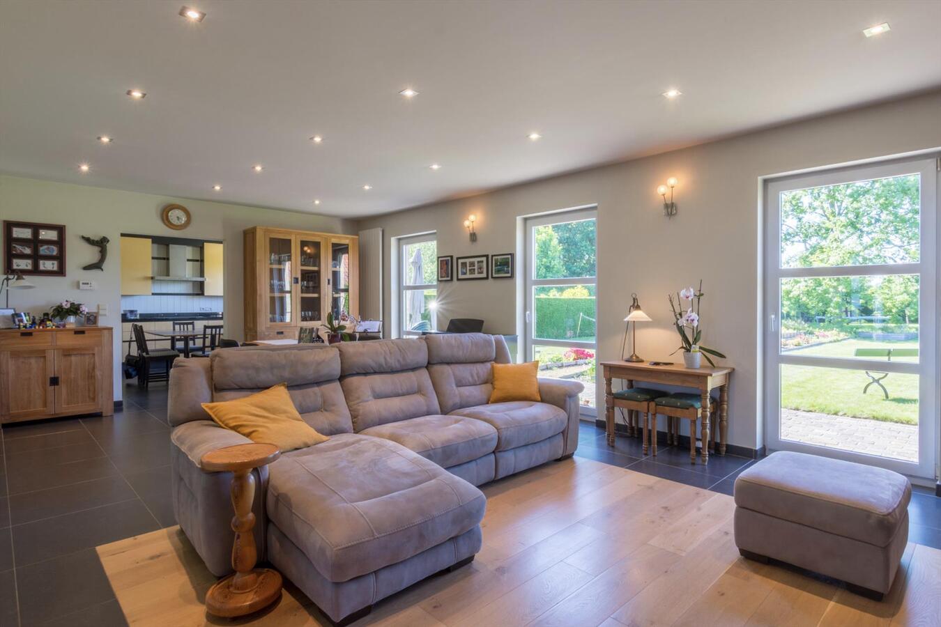 Instapklare villa met prachtige tuin te Destelbergen 