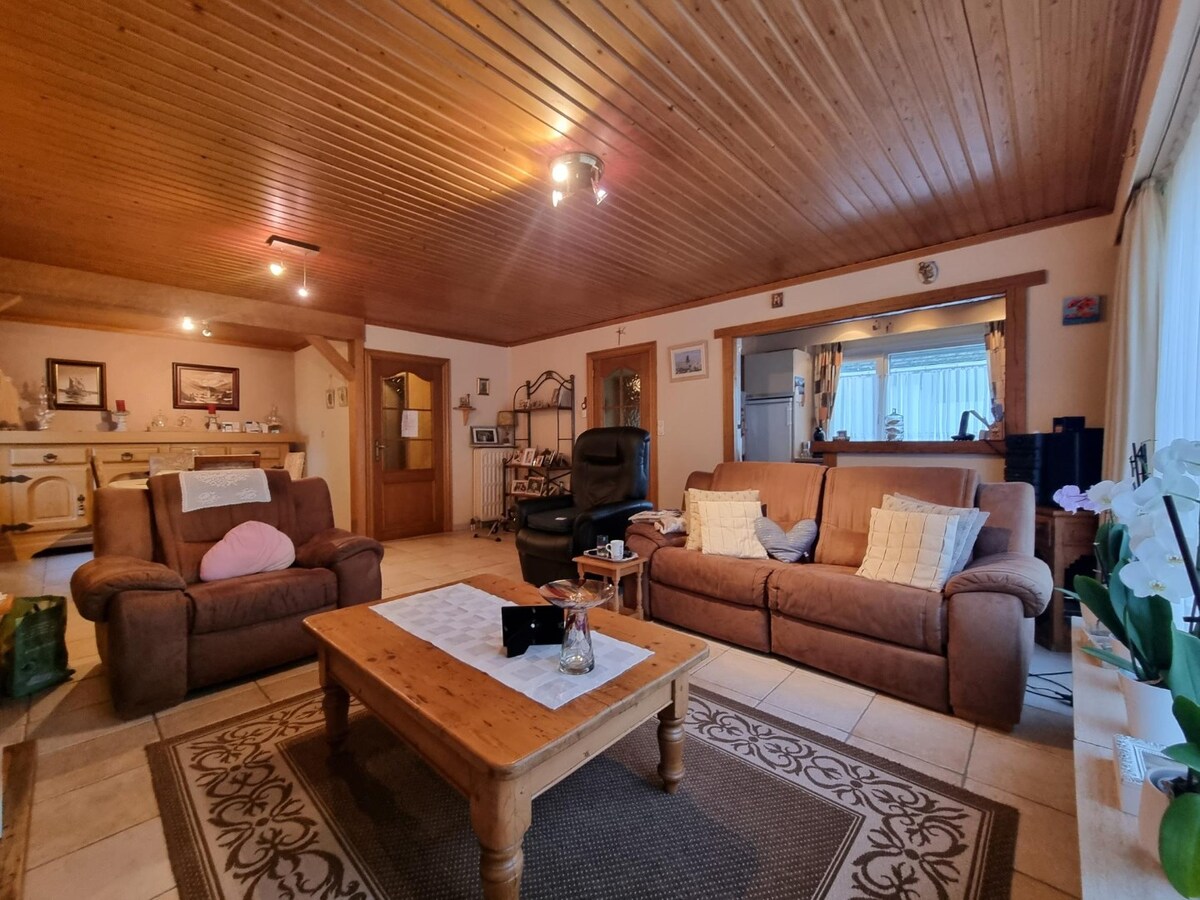 Zeer rustig gelegen, te renoveren halfopen woning met mooie tuin - Heist 