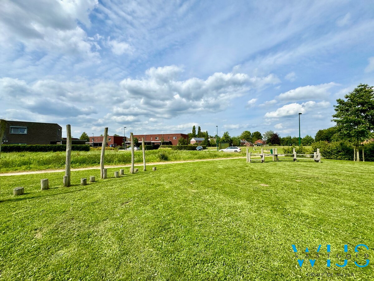 Tof woonhuis in gegeerde woonwijk te Lembeke ! 