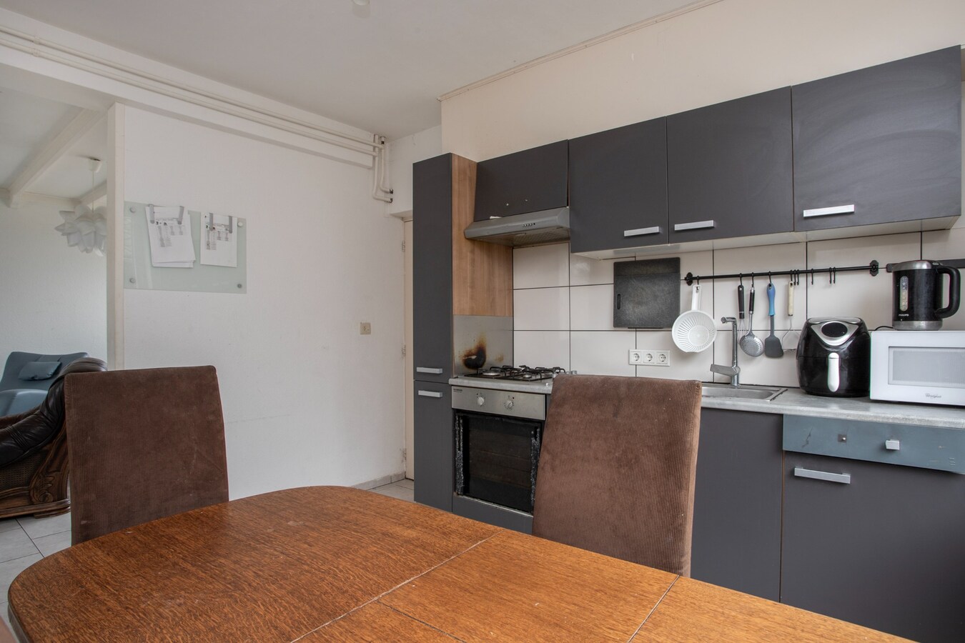 Te renoveren vrijstaande woning met vrijstaand bijgebouw gelegen in het centrum van Netersel. 