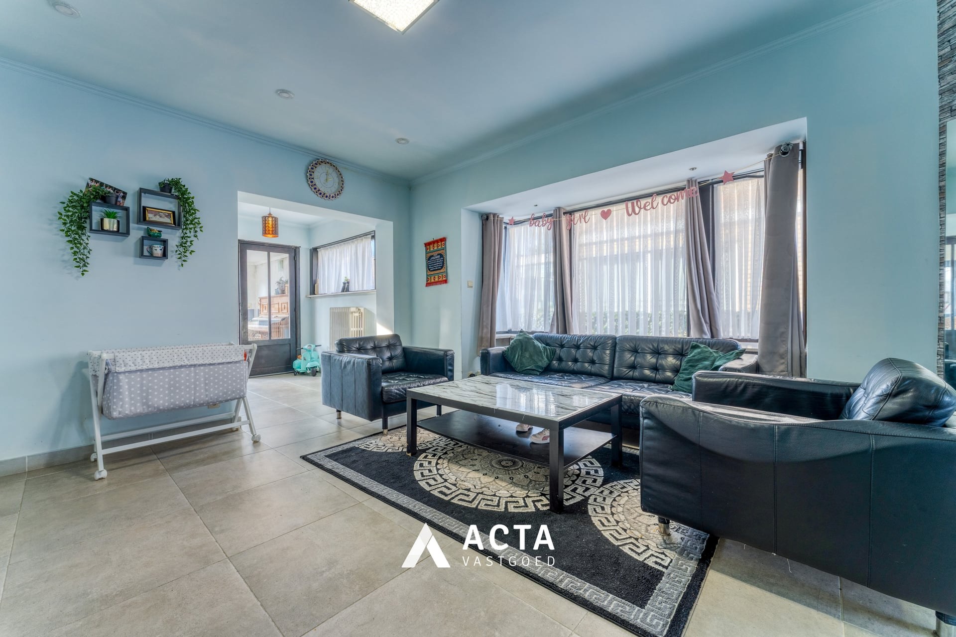 Halfopen bebouwing met vier slaapkamers in Mariakerke 