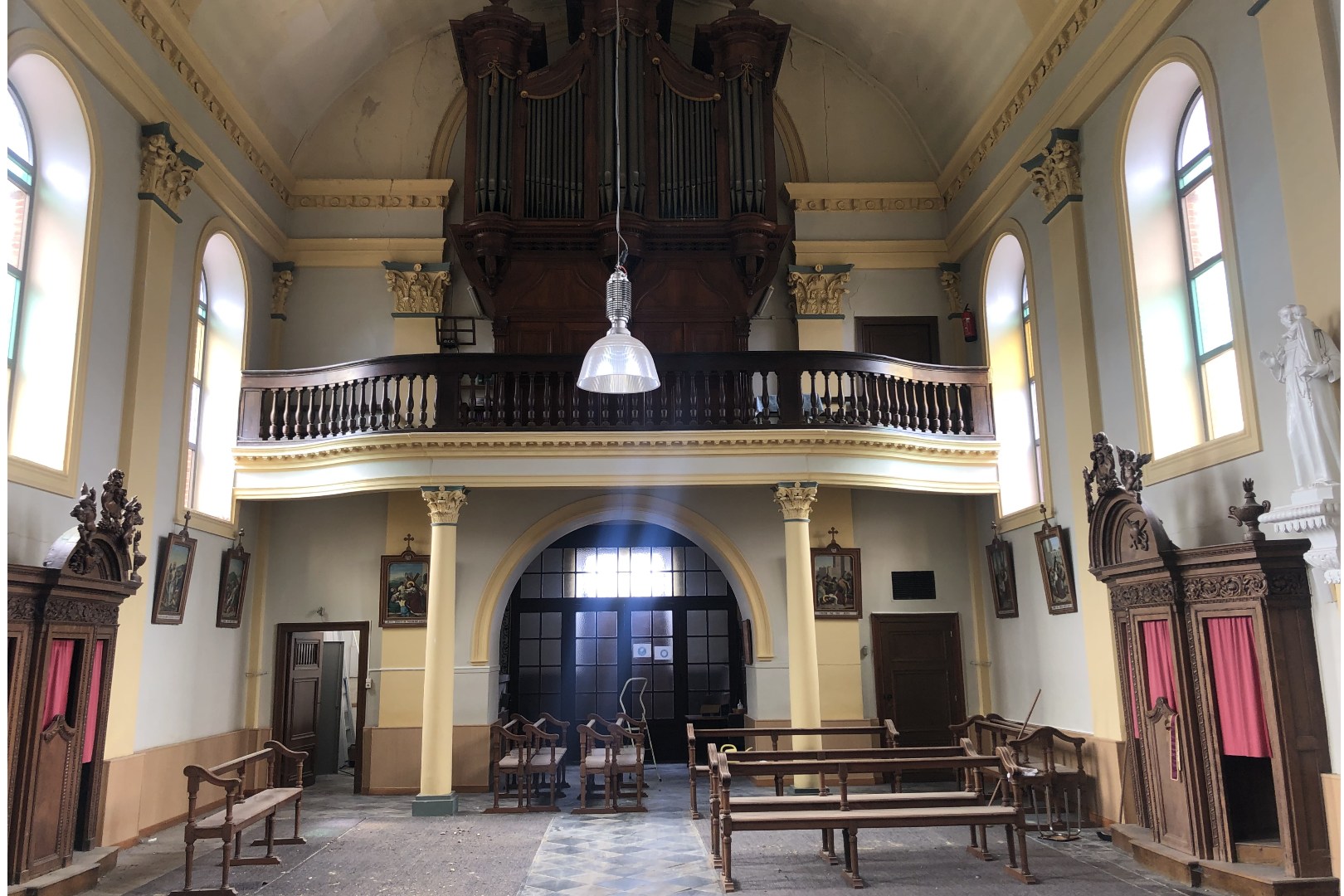 Kerk met orgel 