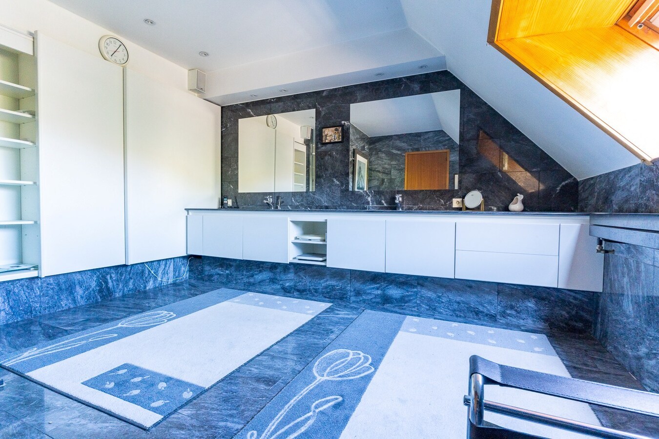 Villa érigée sur 1644m², garage 5 voitures, superbes volumes, au Bois-Fichaux ! 