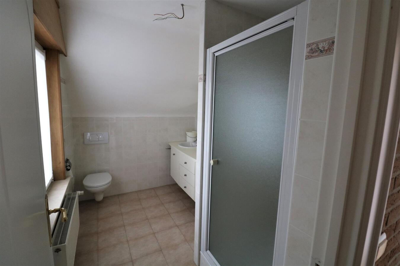 Recente woning met 5 slaapkamers op 698m²  te Alveringem 