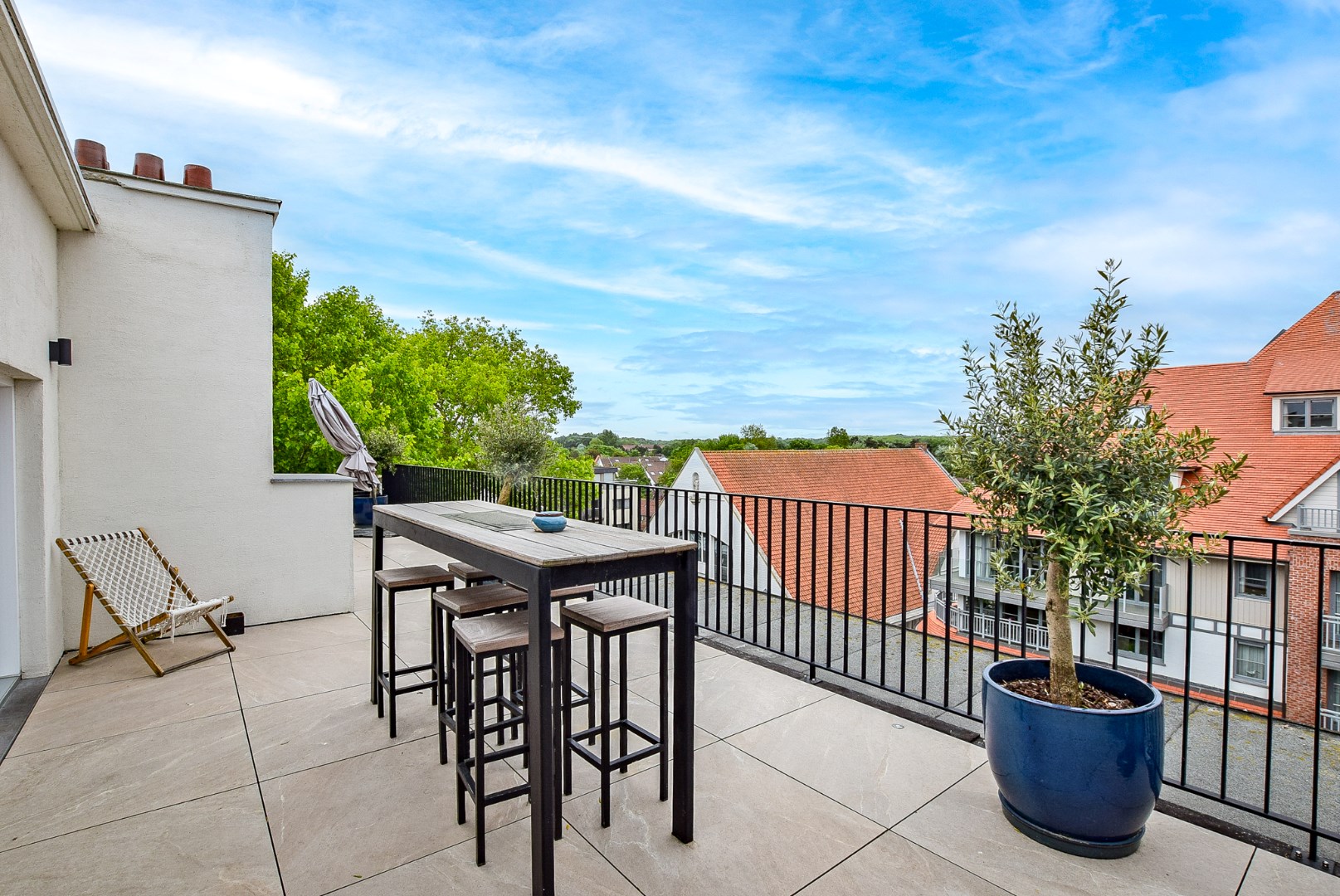 Exclusief penthouse (99m²) met maar liefst 100m² dakterras te Sint-idesbald (Koksijde). 