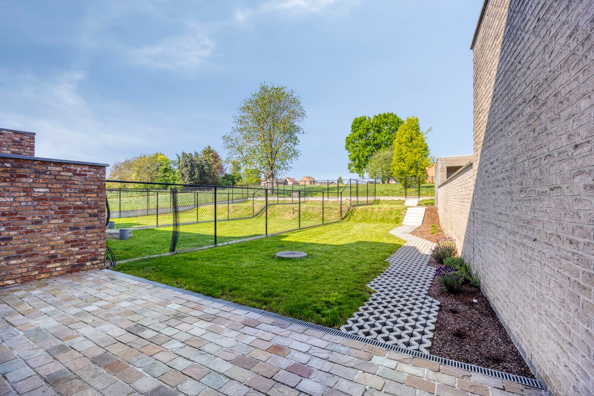 DRIE NIEUWE BEN-WONINGEN OP GUNSTIGE LOCATIE 