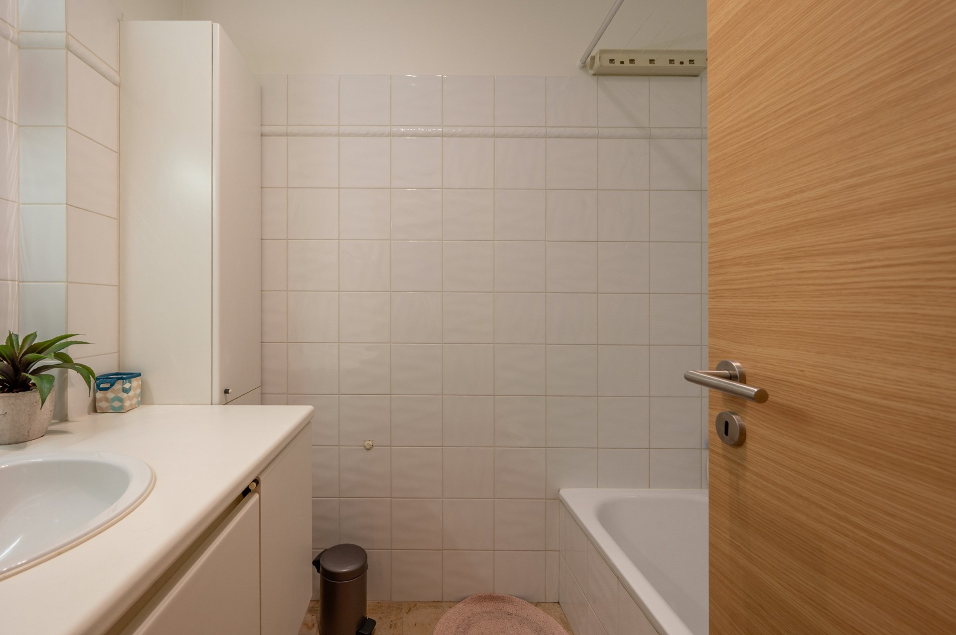 Instapklaar gelijkvloers-appartement op wandelafstand van de Zeedijk-Albertstrand. 