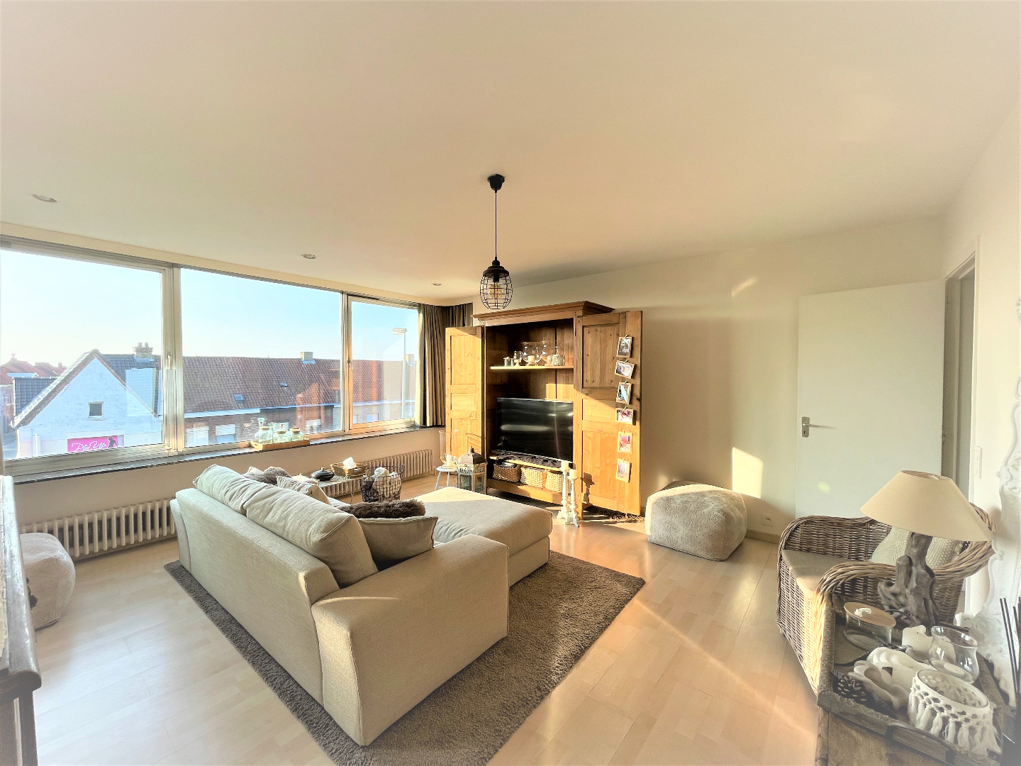 Ruim lichtrijk appartement met 2 slaapkamers en losstaande garage 