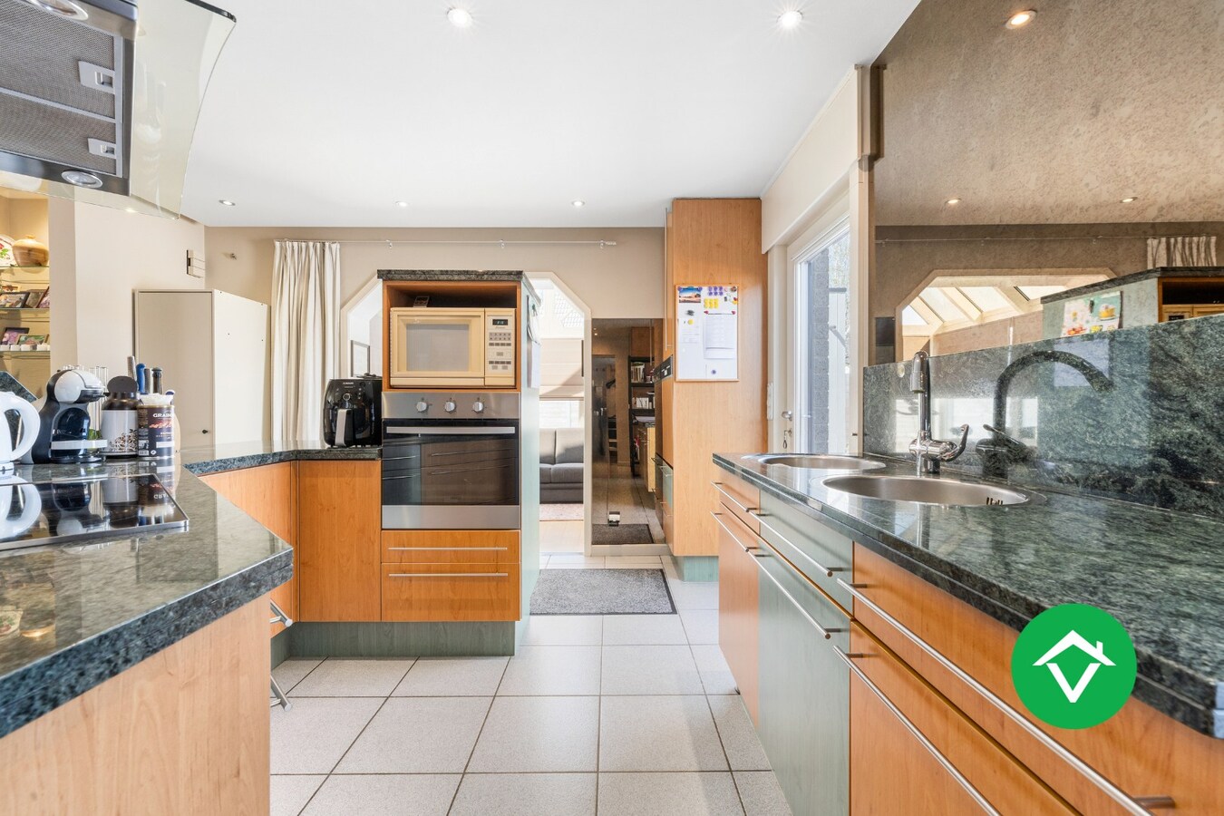 Alleenstaande woning met 5 slaapkamers en garage te Torhout 