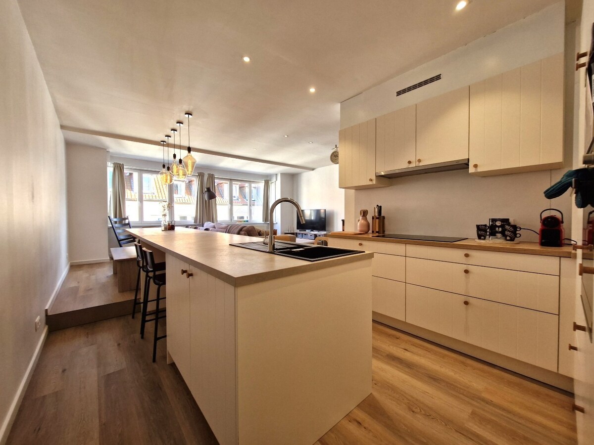 Zeer groot, volledig gerenoveerd duplexappartement te Westkapelle 