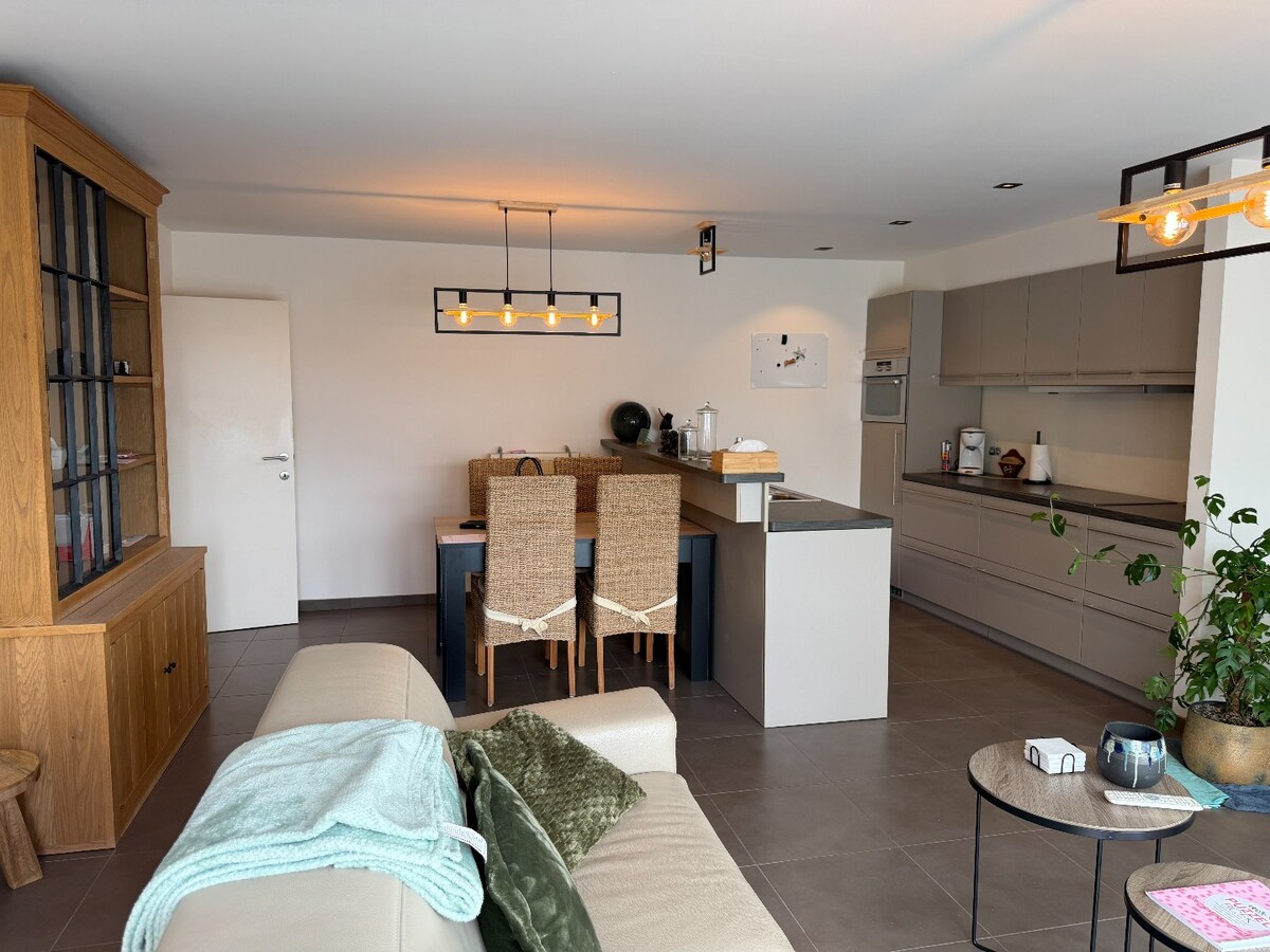 Instapklaar 2 slaapkamerappartement met garage in Houthulst 