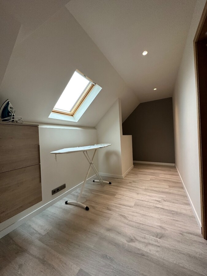 Ruime woning met 5 slaapkamers te Zwevezele 