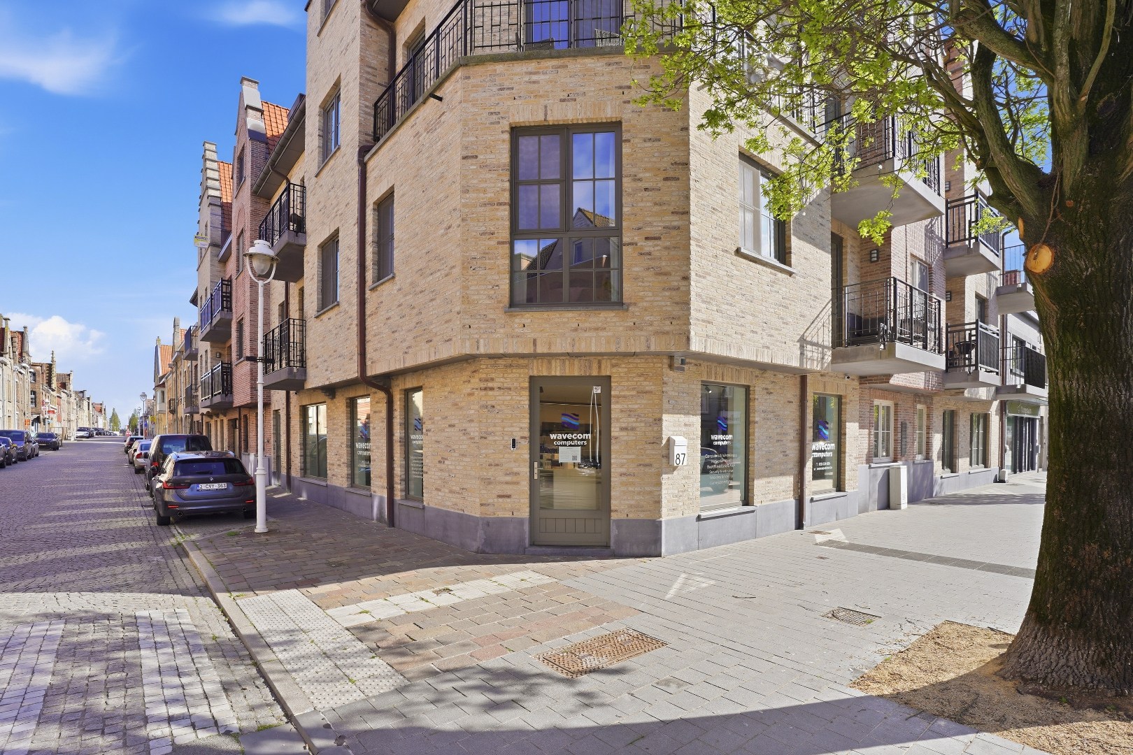 Instapklaar en hoogwaardig handelspand (122 m²) op topligging in Nieuwpoort Stad 